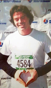 The late Sean O'Neill is shown at the Mother’s Day Marathon in New York City in 2006. He dedicated the race to his mother, Debbie.